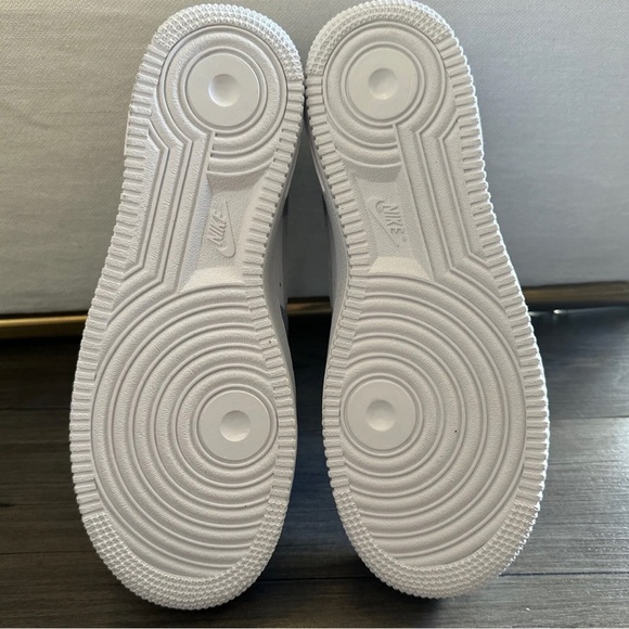 NIKE AIR FORCE 1 LE (GS) 6Y NWT - Picture 9 of 11